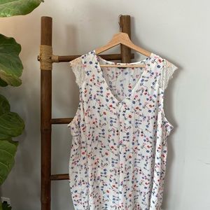 Plus size maternity sleeveless top